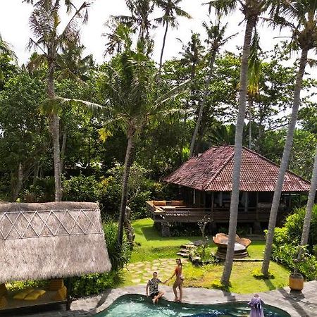 Secret Moon Beach House Jasri Exterior photo