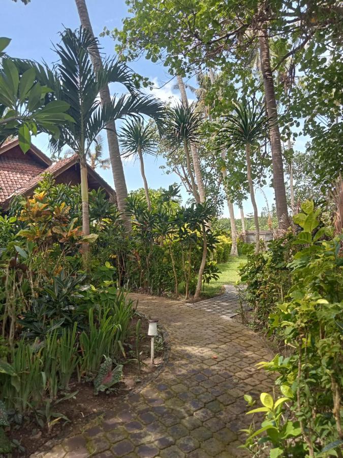 Secret Moon Beach House Jasri Exterior photo