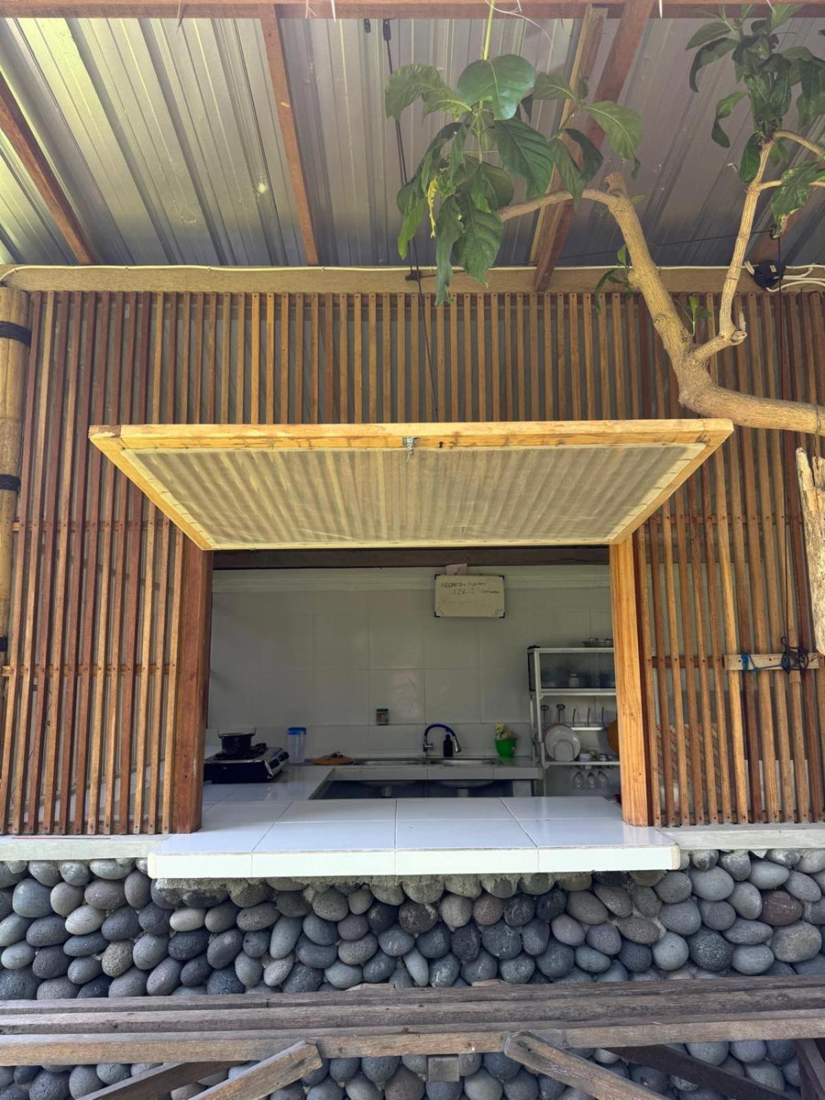 Secret Moon Beach House Jasri Exterior photo