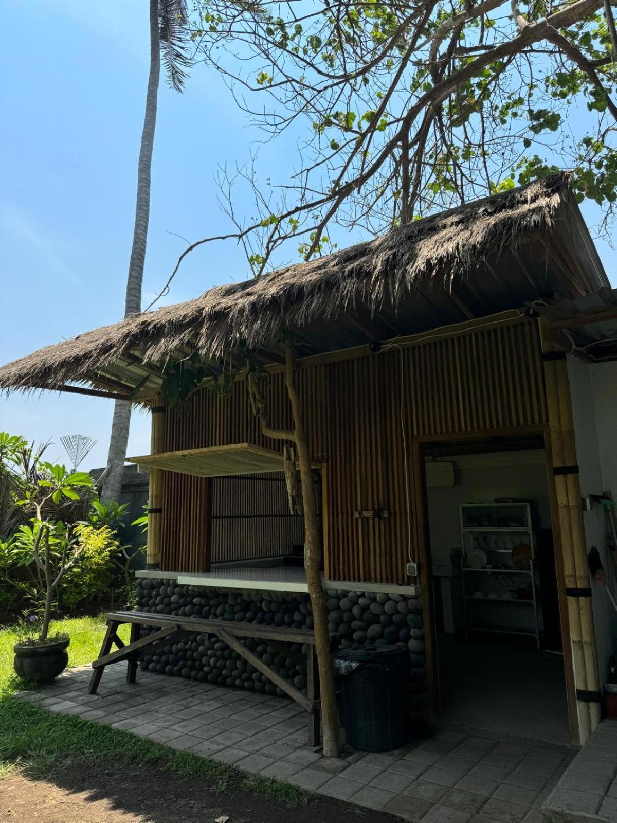 Secret Moon Beach House Jasri Exterior photo