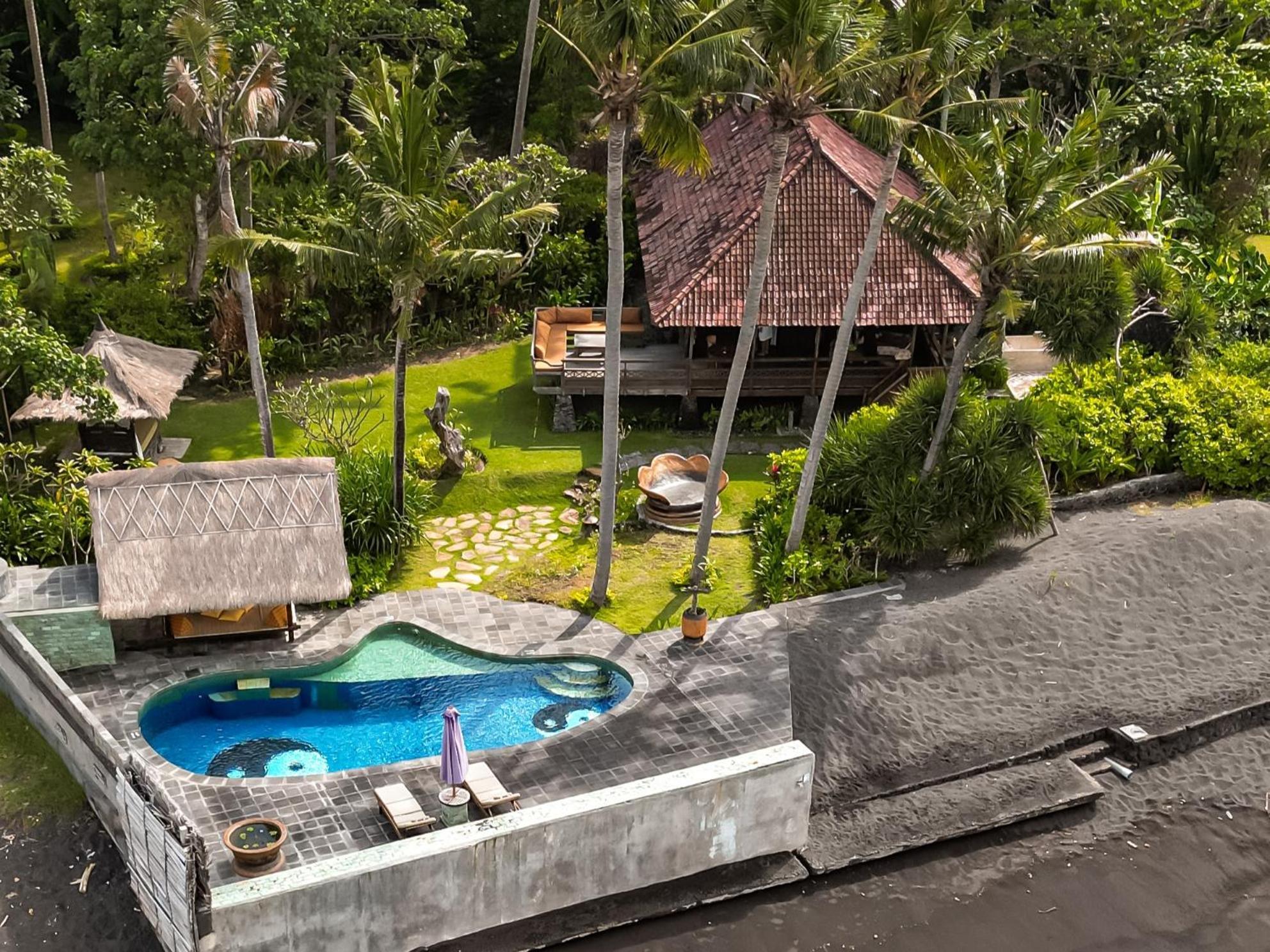 Secret Moon Beach House Jasri Exterior photo